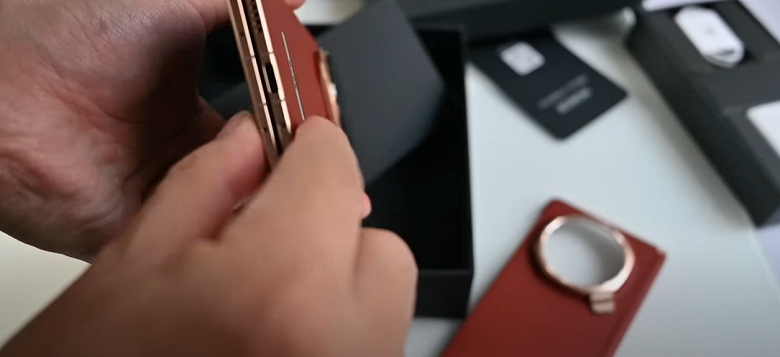 Самый тонкий на рынке с уникальным аккумулятором. Появилось видео распаковки Honor Magic V5, показаны складка и содержимое коробки